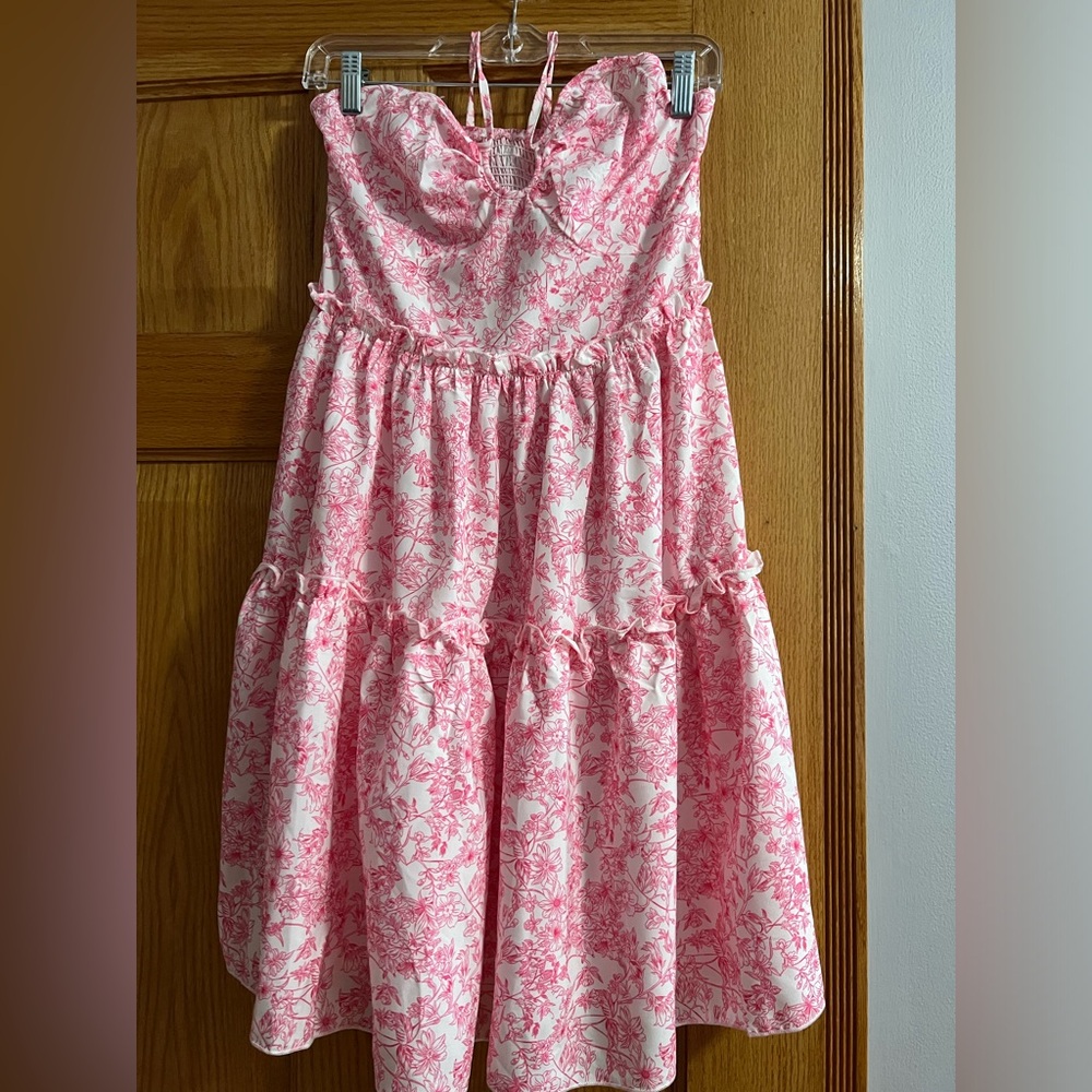 Brand new womens cupshe size M pink and white vintage floral motif dress.